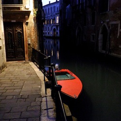 VENEZIA fotografie di Giulio Azzarello &copy;2022.
