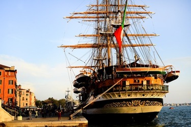 AMERIGO VESPUCCI fotografie di Giulio Azzarello ©2020. AMERIGO VESPUCCI fotografie di Giulio Azzarello ©2020.