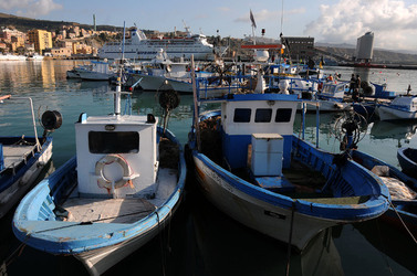 PORTO EMPEDOCLE in Sicilia. Fotografie di Giulio Azzarello &copy;2014.