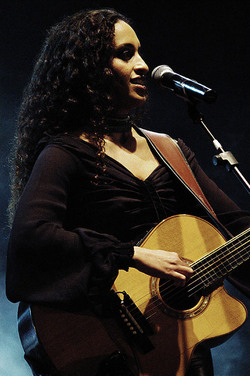 NOA artista musicista israeliana. Fotografie di Giulio Azzarello &copy;2014.