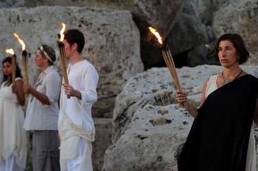 PAOLA PACE attrice italiana di origini siciliane Palermo ritratti a Sellinunte. Fotografie di Giulio Azzarello ©2014.