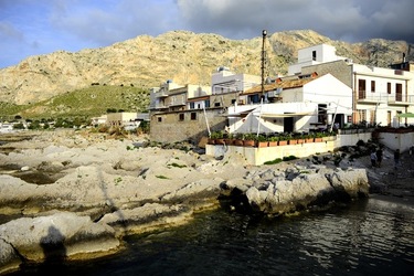 PORTICCIOLO siciliano fotografie di Giulio Azzarello ©2019. PORTICCIOLO siciliano fotografie di Giulio Azzarello ©2019.
