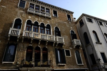 VENEZIA fotografie di Giulio Azzarello ©2022.