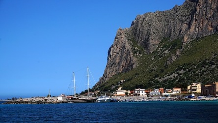 BAIA DEL CORALLO. Fotografie di Giulio Azzarello &copy;2022.