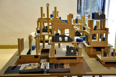 ANNE CLEMENCE de GROLEE e una sua installazione. Fotografie di Giulio Azzarello &copy;2014.