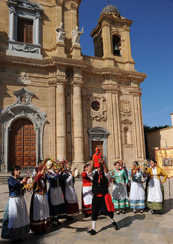 GRUPPO FOLK SICILIANO a Marsala. Fotografie di Giulio Azzarello &copy;2014.