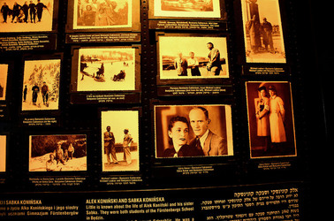 AUSCHWITZ BIRKENAU il percorso della memoria e i documenti. Fotografie di Giulio Azzarello &copy;2016.