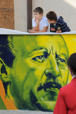 IL MURO DELL ANTIMAFIA e della legalit&agrave; a Partinico in Sicilia. Fotografie di Giulio Azzarello &copy;2014.