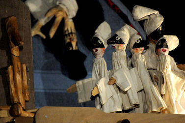 BRUNO LEONE e il suo Pulcinella spettacolo. Fotografie di Giulio Azzarello ©2014. BRUNO LEONE e il suo Pulcinella spettacolo. Fotografie di Giulio Azzarello ©2014.