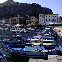 MONDELLO. Fotografie di Giulio Azzarello &copy;2022.