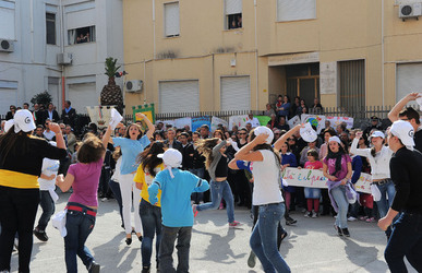 IL MURO DELL ANTIMAFIA e della legalit&agrave; a Partinico in Sicilia. Fotografie di Giulio Azzarello &copy;2014.
