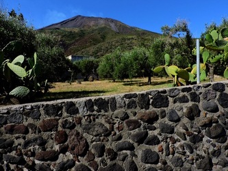 STROMBOLI fotografie di Giulio Azzarello ©2020. STROMBOLI fotografie di Giulio Azzarello ©2020.