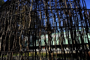 VENEZIA installazione lignea Giardini della Biennale di Arch. Cont. Fotografie di Giulio Azzarello &copy;2022.