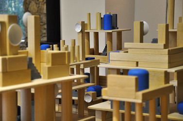 ANNE CLEMENCE de GROLEE e una sua installazione. Fotografie di Giulio Azzarello &copy;2014.