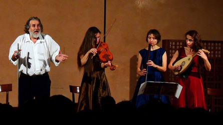 CARLO MAGNO spettacolo epico di e con Mimmo Cuticchio. Fotografie di Giulio Azzarello &copy;2014.