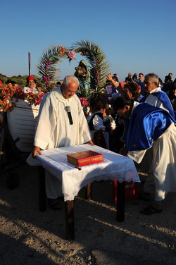 PROCESSIONE RELIGIOSA DEL MARE a Linosa. Fotografie di Giulio Azzarello ©2014. PROCESSIONE RELIGIOSA DEL MARE a Linosa. Fotografie di Giulio Azzarello ©2014.