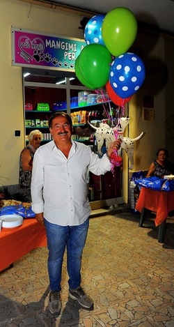 NEGOZIO di ANIMALI. Fotografie di Giulio Azzarello ©2018. NEGOZIO di ANIMALI. Fotografie di Giulio Azzarello ©2018.