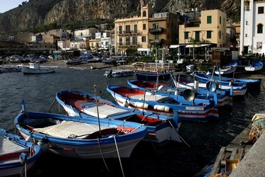 LUOGHI SICILIANI fotografie di Giulio Azzarello ©2020