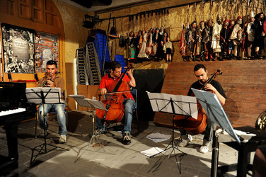 GIACOMO CUTICCHIO e il suo ensemble musicale. Fotografie di Giulio Azzarello &copy;2014.