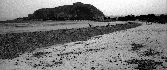 BIANCO NERO. Fotografie di Giulio Azzarello ©2021. BIANCO NERO. Fotografie di Giulio Azzarello ©2021.