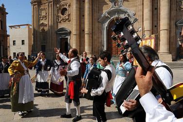GRUPPO FOLK SICILIANO a Marsala. Fotografie di Giulio Azzarello &copy;2014.