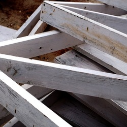 LEGNI SPEZZATI. Fotografie di Giulio Azzarello &copy;2022.