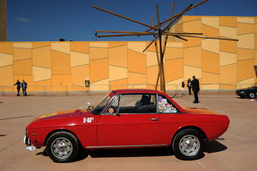 AUTO CLASSICHE ovvero la loro modernit&agrave; in mostra con tanti modelli del passato. Fotografie di Giulio Azzarello &copy;2014.