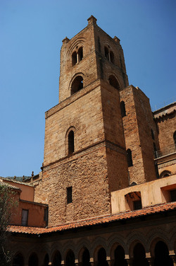 MONREALE in Sicilia con il suo Duomo e il Chiostro panoramiche e particolari. Fotografie di Giulio Azzarello &copy;2014.