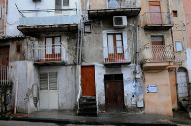 FAVARA in provincia di Agrigento. Fotografie di Giulio Azzarello 2014.
