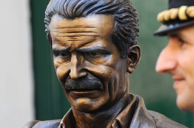 CAMILLERI e MONTALBANO a Porto Empedocle Agrigento . Fotografie di Giulio Azzarello ©2014. CAMILLERI e MONTALBANO a Porto Empedocle Agrigento . Fotografie di Giulio Azzarello ©2014.