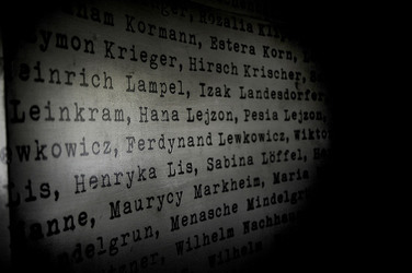 IL MUSEO SCHINDLER a Cracovia. Fotografie di Giulio Azzarello ©2016. IL MUSEO SCHINDLER a Cracovia. Fotografie di Giulio Azzarello ©2016.