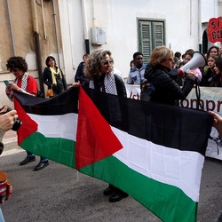 AFROCHE. Fotografie di Giulio Azzarello ©2024. AFROCHE. Fotografie di Giulio Azzarello ©2024.