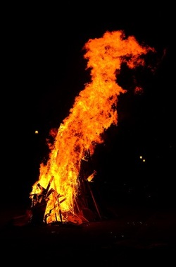 LA VAMPA DI SAN GIUSEPPE a Palermo. Fotografie di Giulio Azzarello ©2018. LA VAMPA DI SAN GIUSEPPE a Palermo. Fotografie di Giulio Azzarello ©2018.