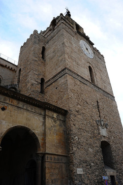 MONREALE in Sicilia con il suo Duomo e il Chiostro panoramiche e particolari. Fotografie di Giulio Azzarello &copy;2014.
