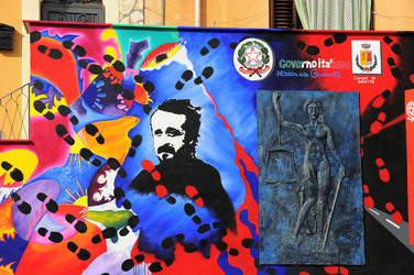 IL MURO DELL ANTIMAFIA e della legalit&agrave; a Partinico in Sicilia. Fotografie di Giulio Azzarello &copy;2014.