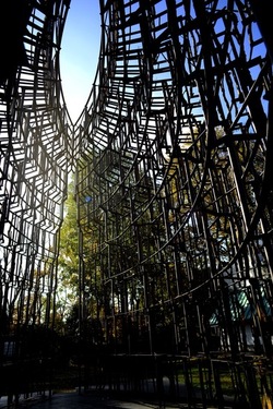 VENEZIA installazione lignea Giardini della Biennale di Arch. Cont. Fotografie di Giulio Azzarello &copy;2022.