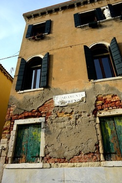 VENEZIA fotografie di Giulio Azzarello ©2022.