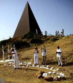 FIUMARA D ARTE fotografie di Giulio Azzarello ©2019. FIUMARA D ARTE fotografie di Giulio Azzarello ©2019.