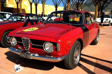 AUTO CLASSICHE ovvero la loro modernit&agrave; in mostra con tanti modelli del passato. Fotografie di Giulio Azzarello &copy;2014.