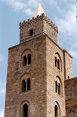 CEFALU e il suo Duomo in Sicilia. Fotografie di Giulio Azzarello &copy;2014.
