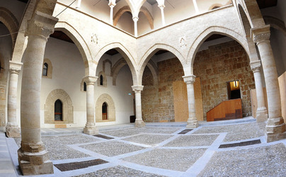 LOGGIATO arabo normanno allo Steri di Palermo. Fotografie di Giulio Azzarello &copy;2014.