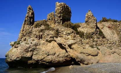 CASTELLO di Campofelice di Roccella. Fotografie di Giulio Azzarello &copy;2020.