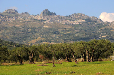 CALTABELLOTTA in Sicilia. Fotografie di Giulio Azzarello ©2014.