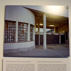 AUSCHWITZ BIRKENAU la memoria e la storia. Fotografie di Giulio Azzarello ©2016. AUSCHWITZ BIRKENAU la memoria e la storia. Fotografie di Giulio Azzarello ©2016.