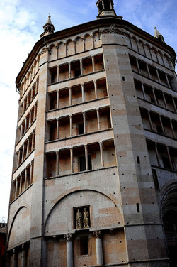 PARMA centro storico. Fotografie di Giulio Azzarello &copy;2016.