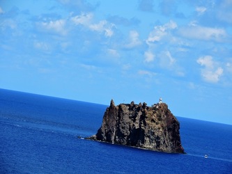 STROMBOLI fotografie di Giulio Azzarello ©2020. STROMBOLI fotografie di Giulio Azzarello ©2020.
