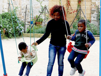 MISSIONE un documentario di P.Scimeca. Fotografie di Giulio Azzarello ©2015 2016. MISSIONE un documentario di P.Scimeca. Fotografie di Giulio Azzarello ©2015 2016.