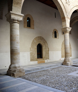 LOGGIATO arabo normanno allo Steri di Palermo. Fotografie di Giulio Azzarello &copy;2014.