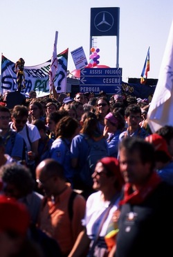 MARCIA DELLA PACE PERUGIA ASSISI fotografie di Giulio Azzarello &copy;2000 2022.