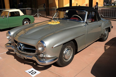 AUTO CLASSICHE ovvero la loro modernit&agrave; in mostra con tanti modelli del passato. Fotografie di Giulio Azzarello &copy;2014.